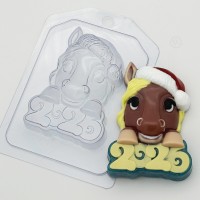 2026 / Лошадка в новогодней шапке